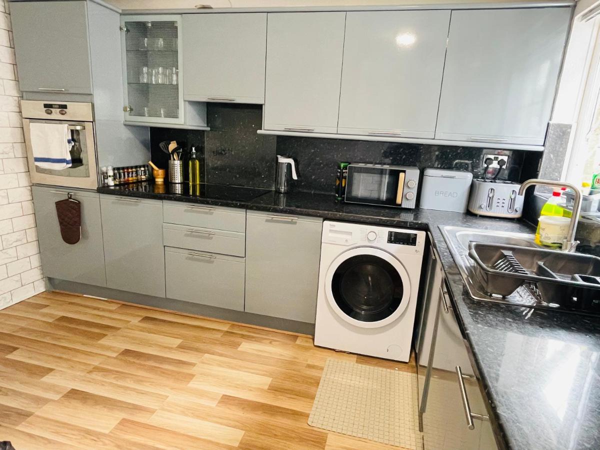 Alder House - A Modern Vibrant 4 Bedroom House Marston Green Екстер'єр фото